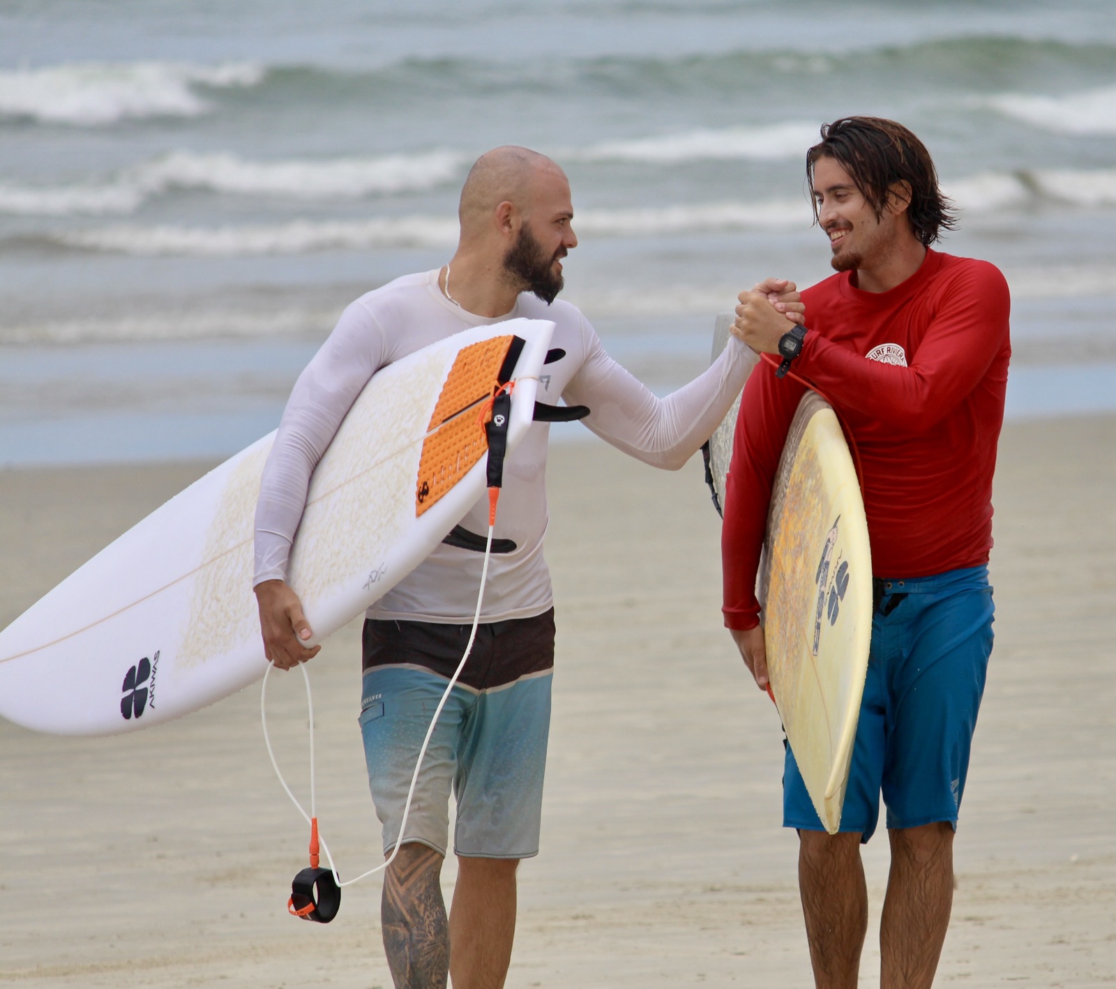 Aula de surf na praia da Riviera